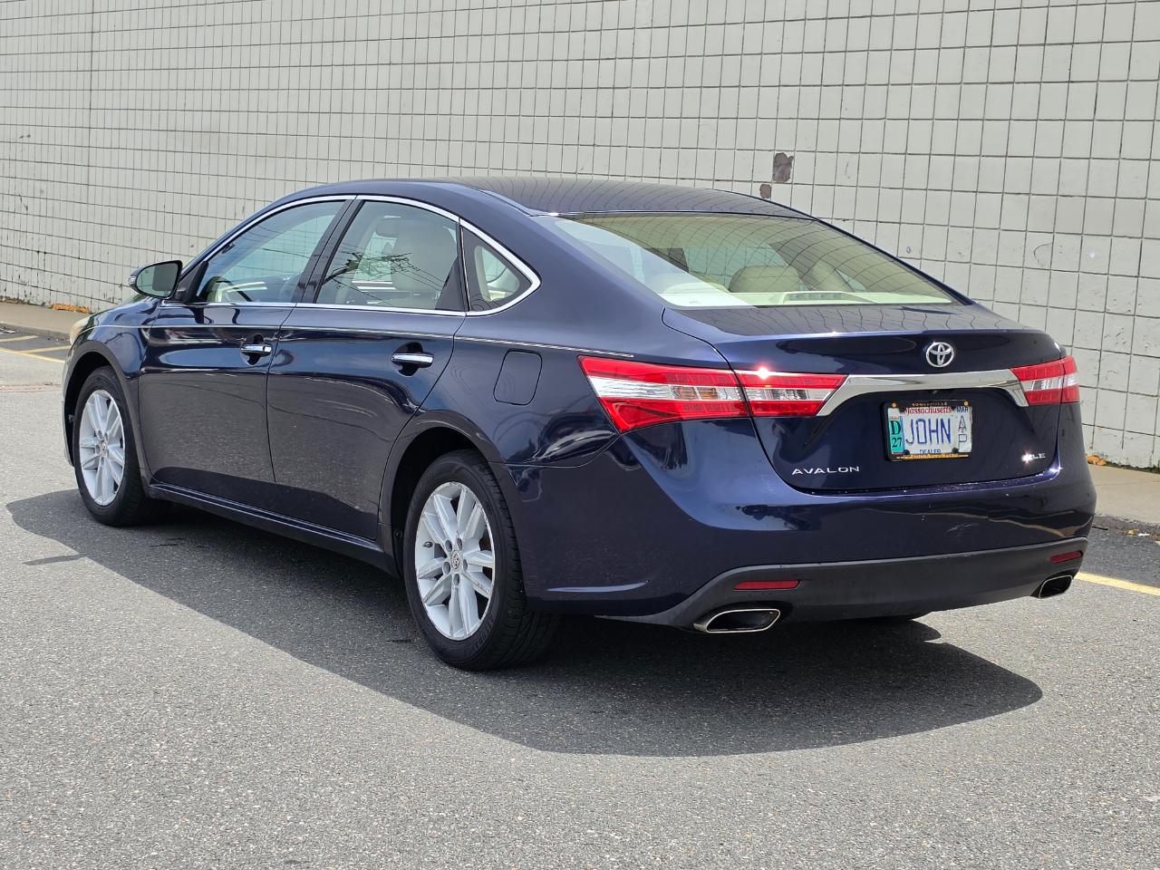 Toyota Avalon 4dr Sdn XLE Premium (Natl) 2013