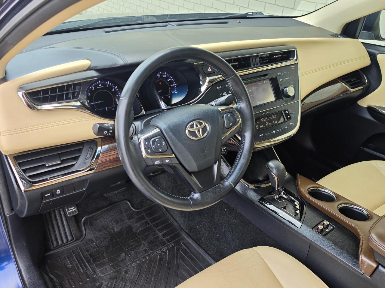Toyota Avalon 4dr Sdn XLE Premium (Natl) 2013