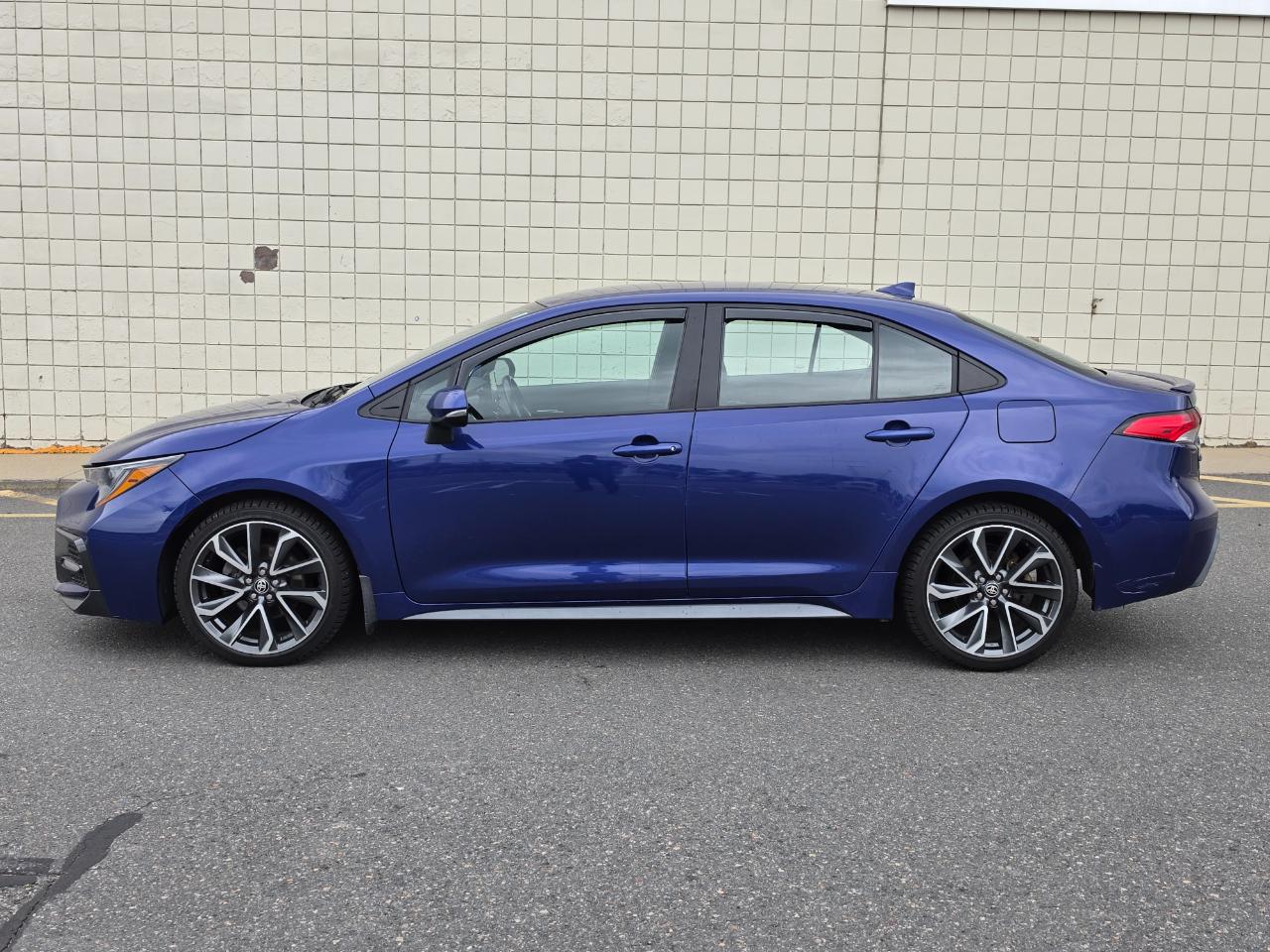 Toyota Corolla SE Nightshade CVT (Natl) 2022