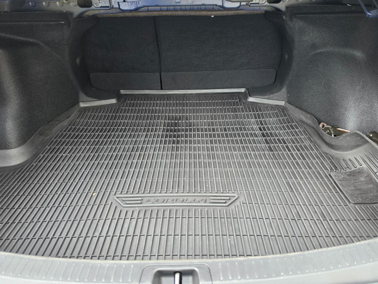 Toyota Corolla SE Nightshade CVT (Natl) 2022