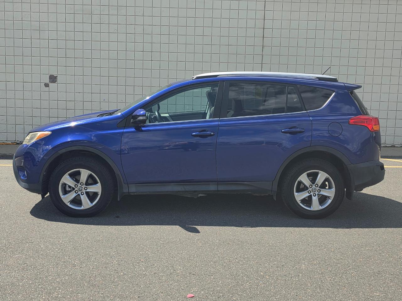 Toyota RAV4 AWD 4dr XLE (Natl) 2015