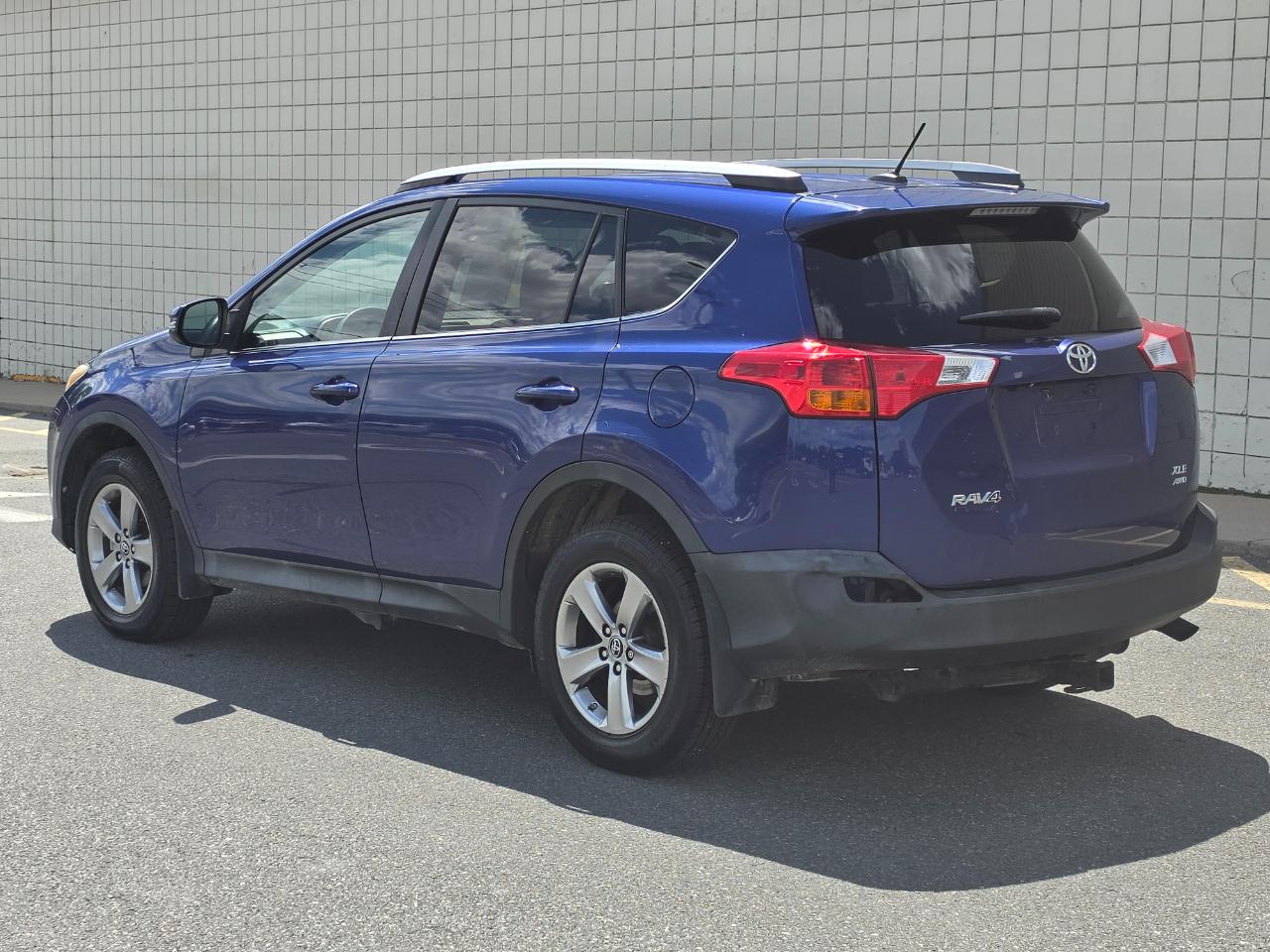 Toyota RAV4 AWD 4dr XLE (Natl) 2015