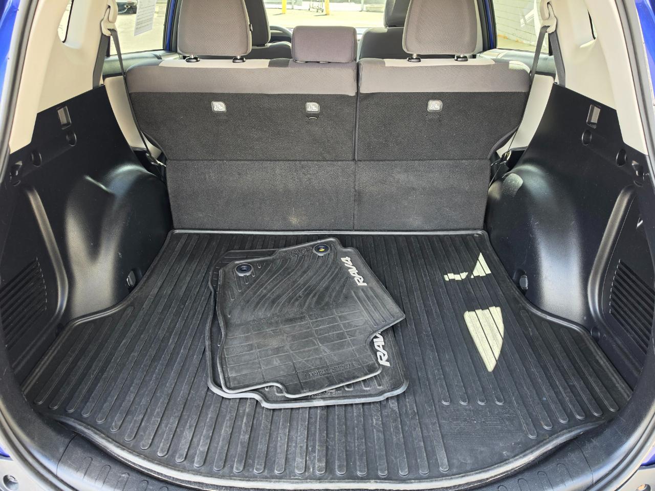 Toyota RAV4 AWD 4dr XLE (Natl) 2015