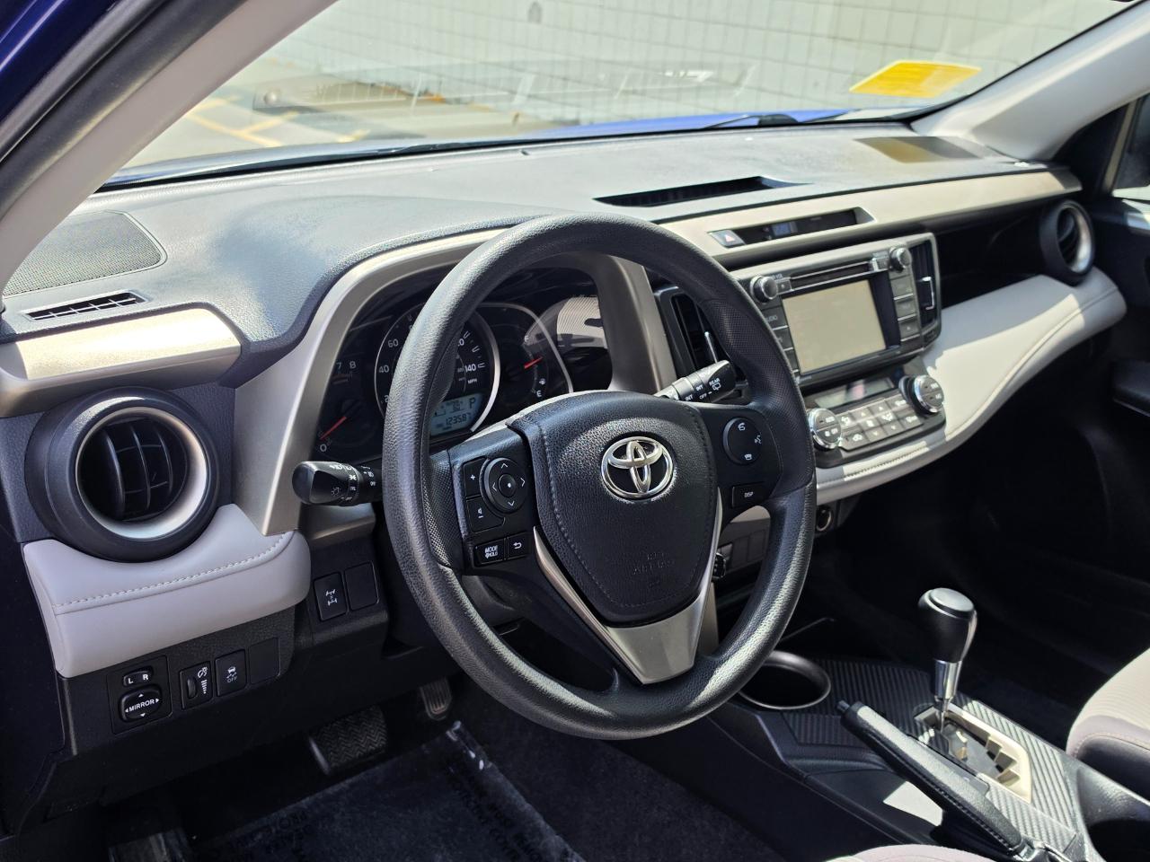 Toyota RAV4 AWD 4dr XLE (Natl) 2015