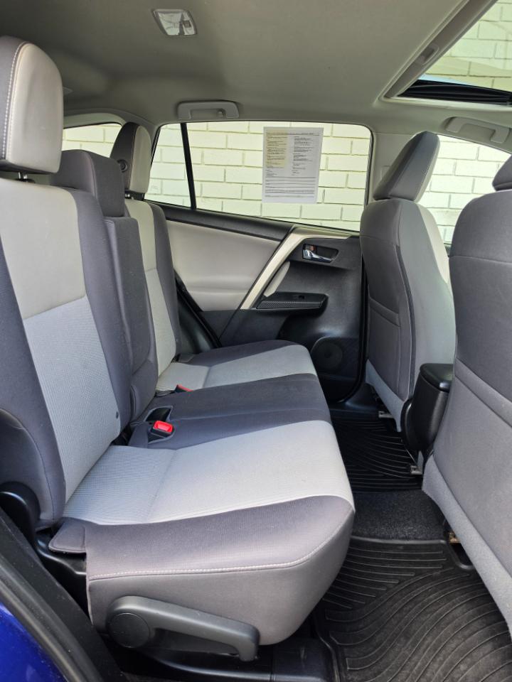 Toyota RAV4 AWD 4dr XLE (Natl) 2015