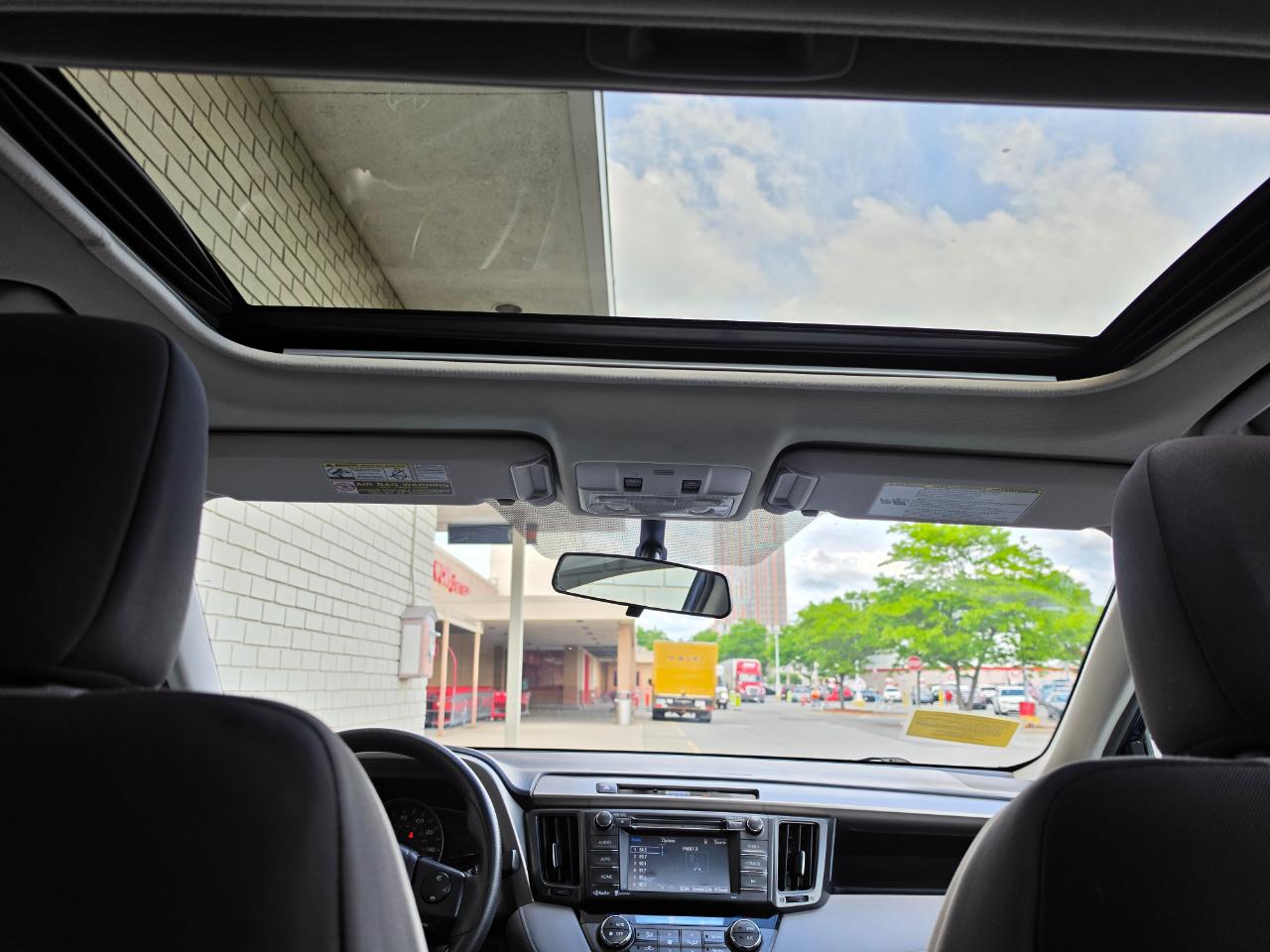Toyota RAV4 AWD 4dr XLE (Natl) 2015