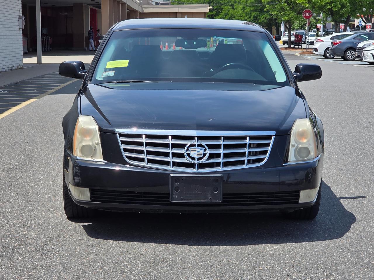 Cadillac DTS 4dr Sdn Base 2011