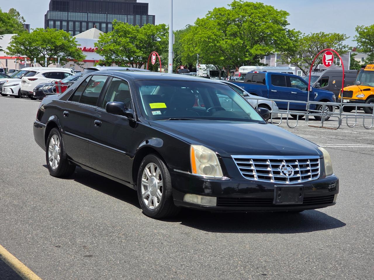 Cadillac DTS 4dr Sdn Base 2011