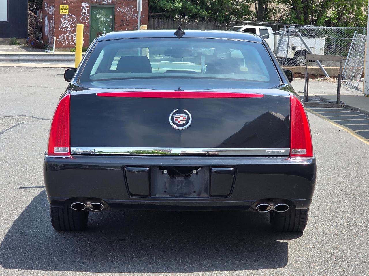 Cadillac DTS 4dr Sdn Base 2011