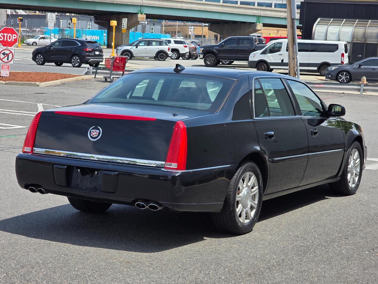 Cadillac DTS 4dr Sdn Base 2011