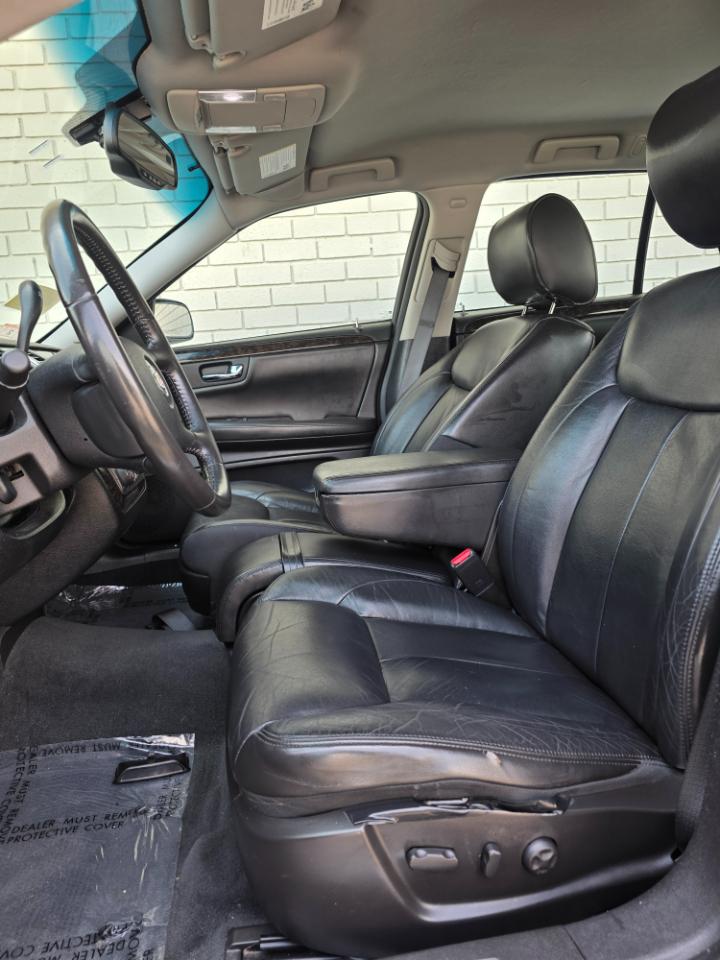 Cadillac DTS 4dr Sdn Base 2011