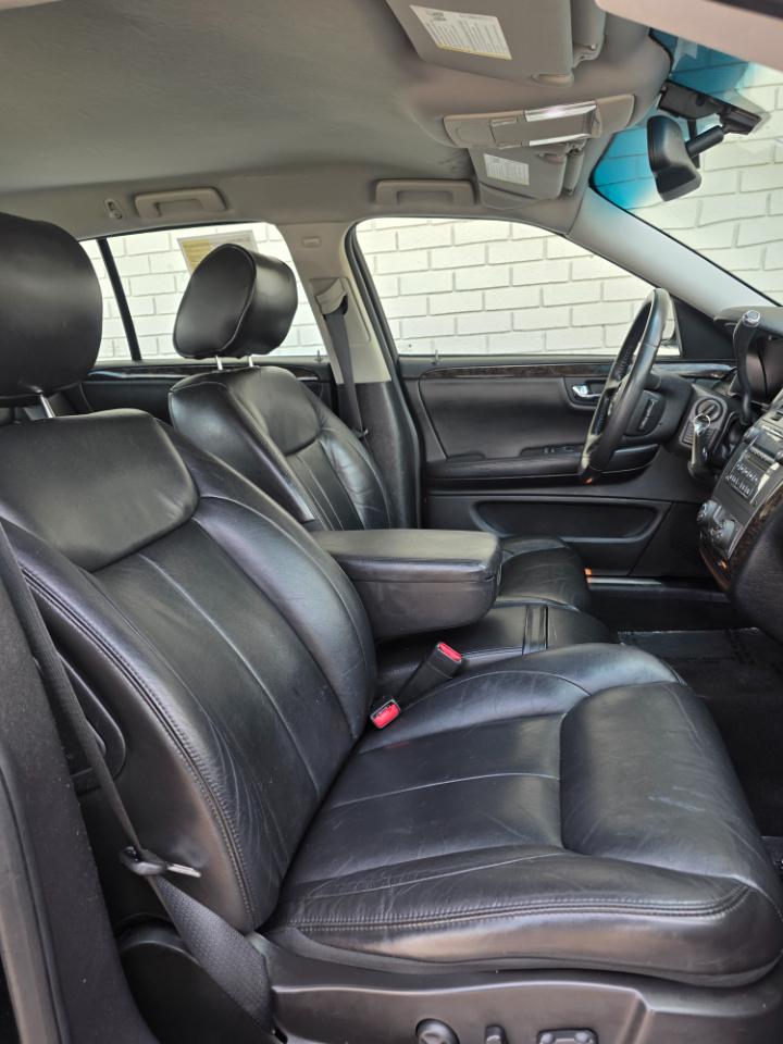 Cadillac DTS 4dr Sdn Base 2011