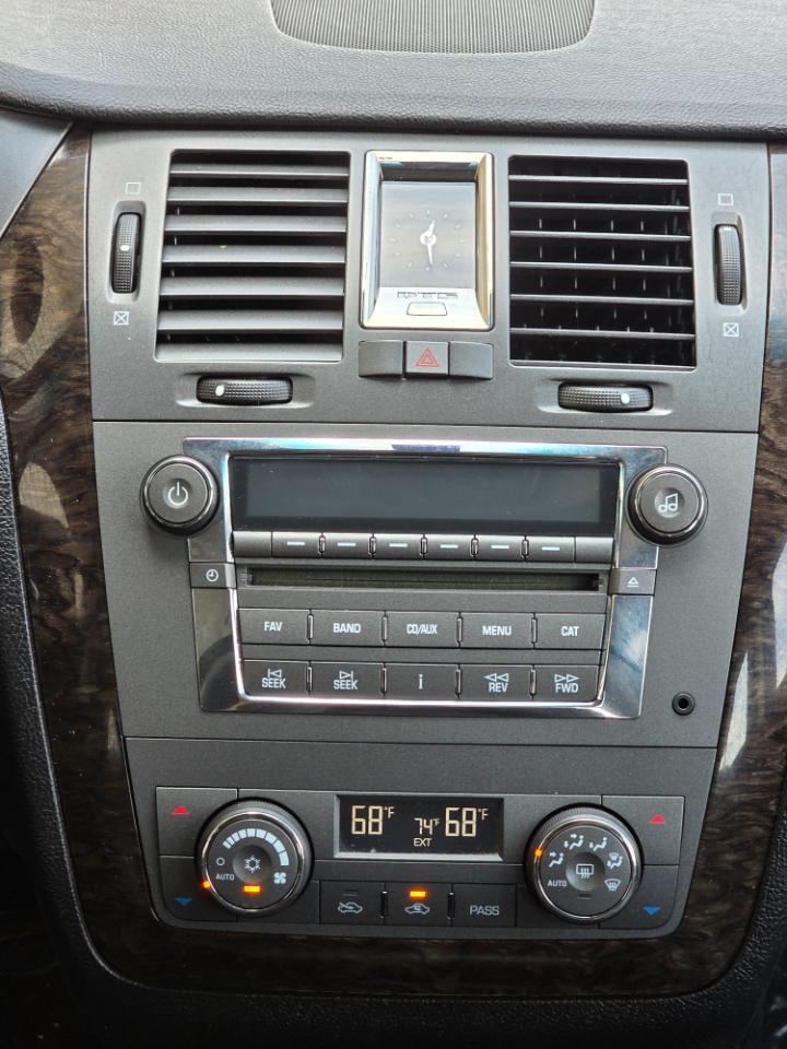 Cadillac DTS 4dr Sdn Base 2011