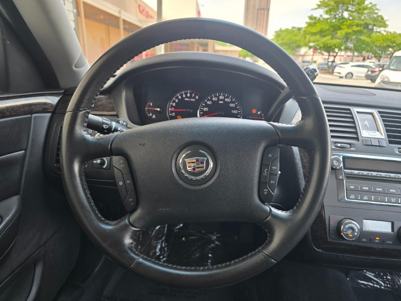 Cadillac DTS 4dr Sdn Base 2011
