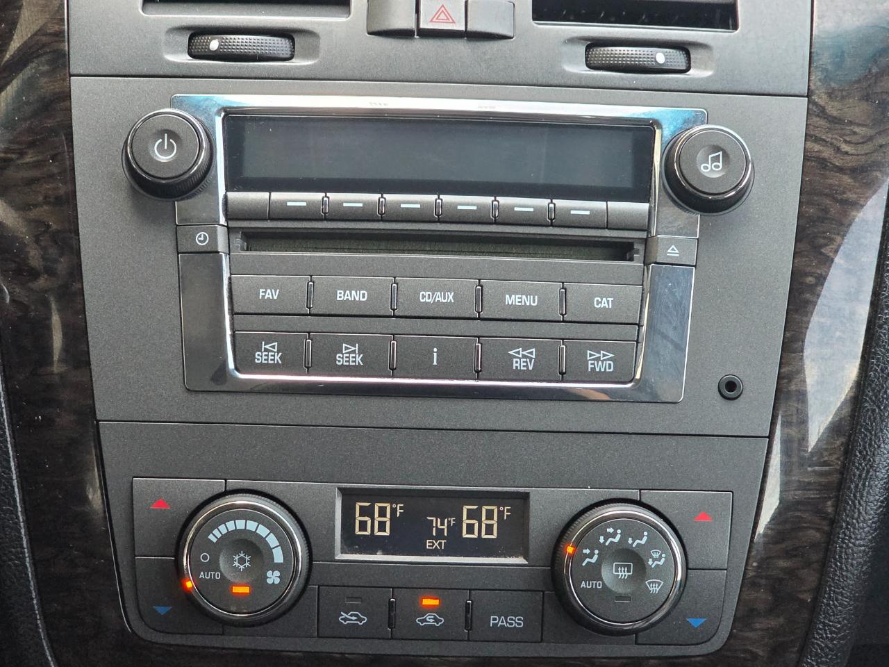 Cadillac DTS 4dr Sdn Base 2011