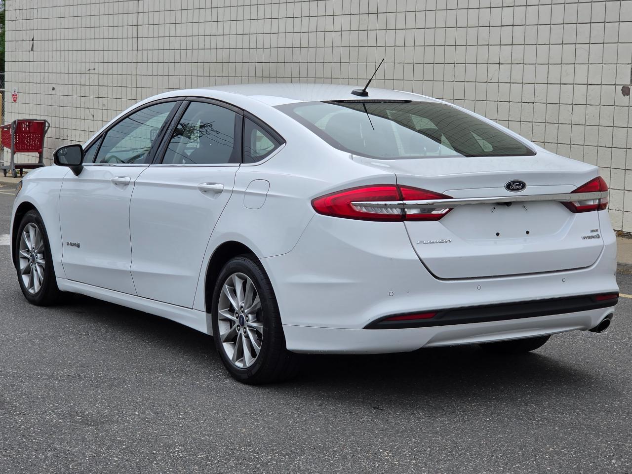 Ford Fusion Hybrid SE FWD 2017