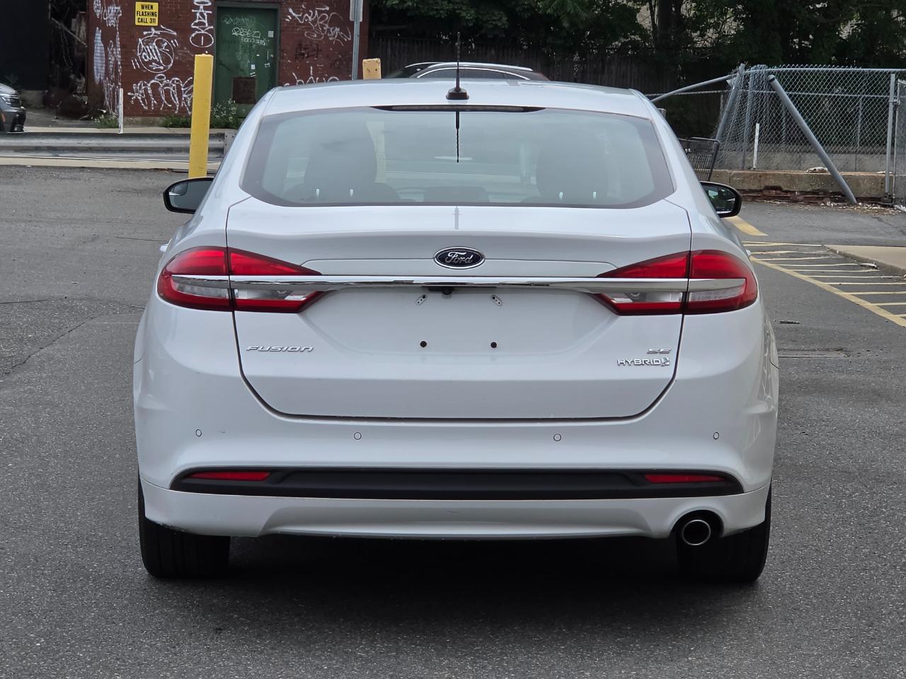 Ford Fusion Hybrid SE FWD 2017