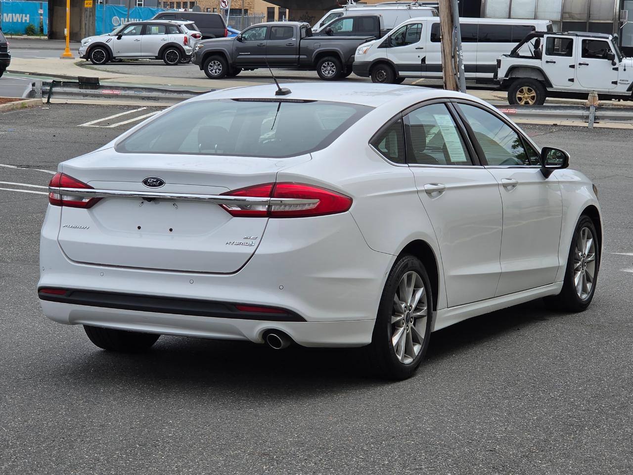 Ford Fusion Hybrid SE FWD 2017