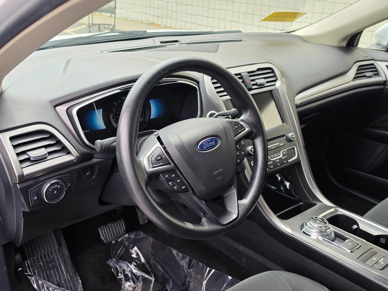 Ford Fusion Hybrid SE FWD 2017
