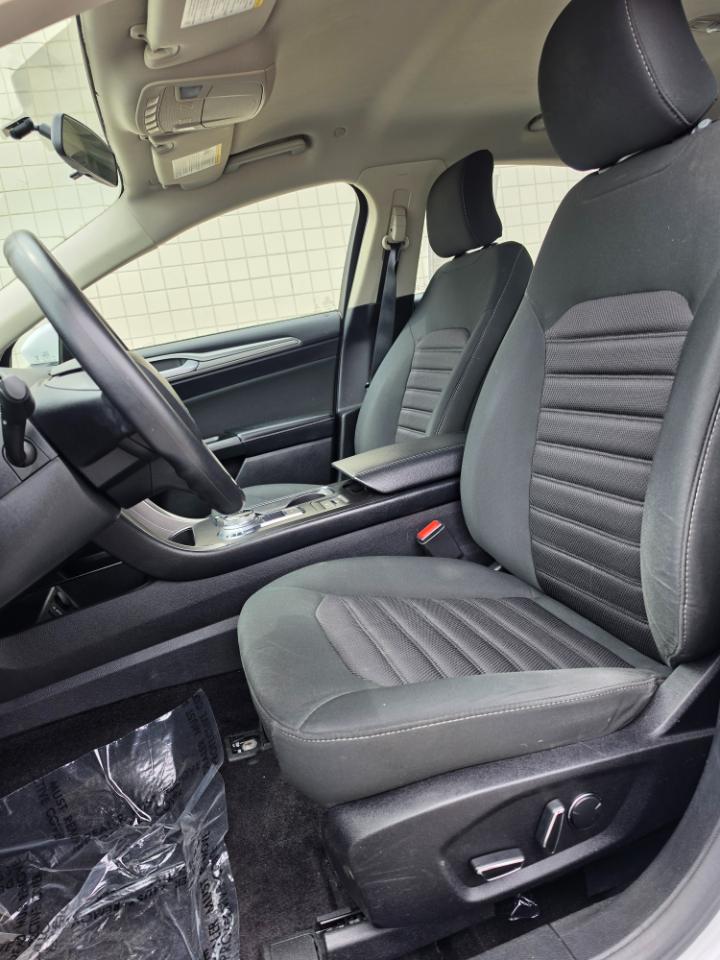 Ford Fusion Hybrid SE FWD 2017