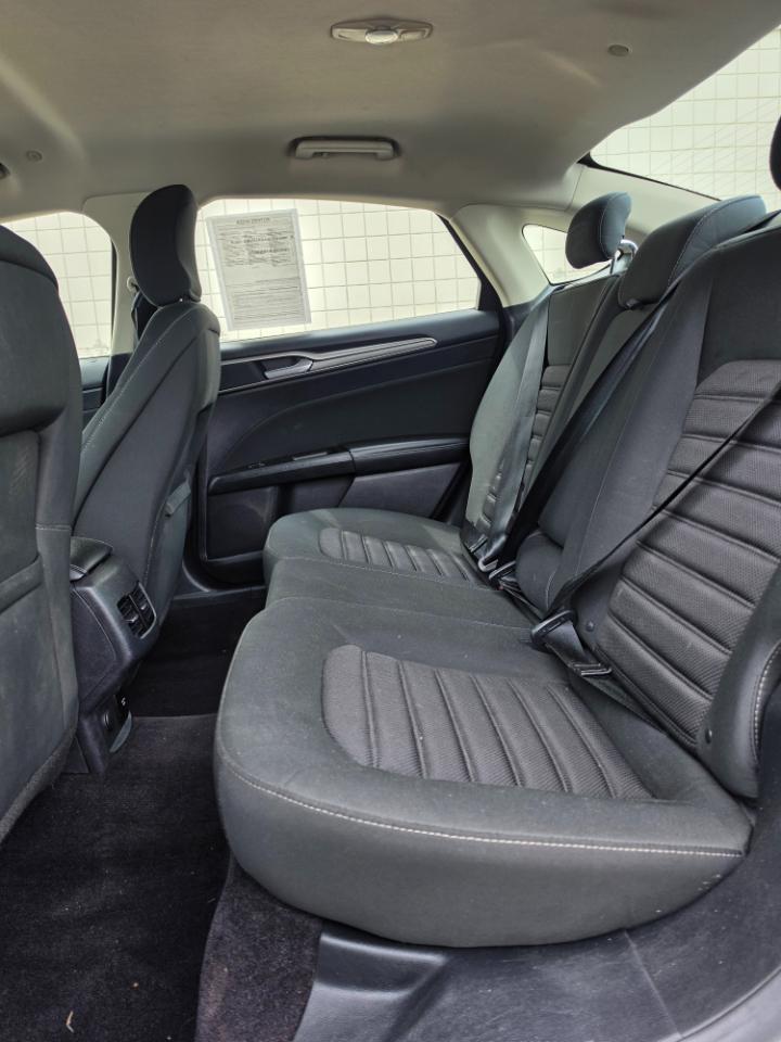 Ford Fusion Hybrid SE FWD 2017