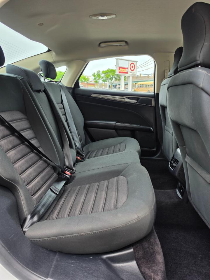 Ford Fusion Hybrid SE FWD 2017