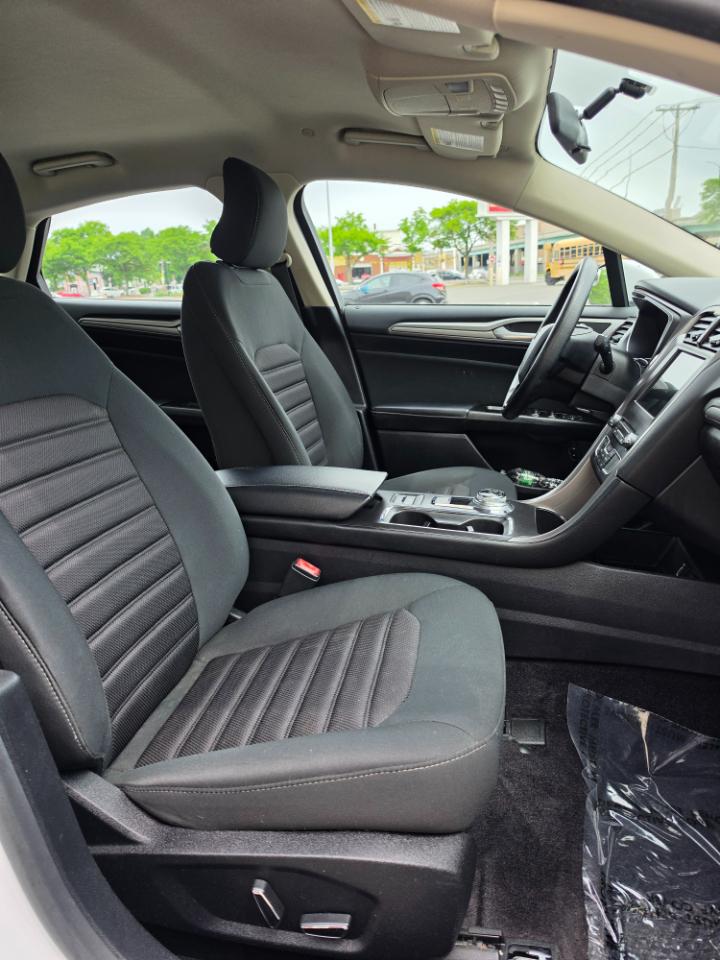 Ford Fusion Hybrid SE FWD 2017