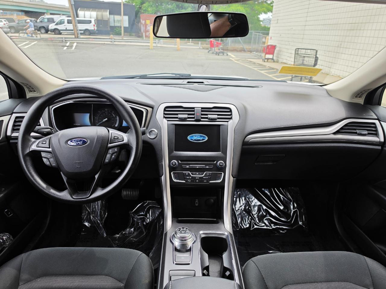 Ford Fusion Hybrid SE FWD 2017