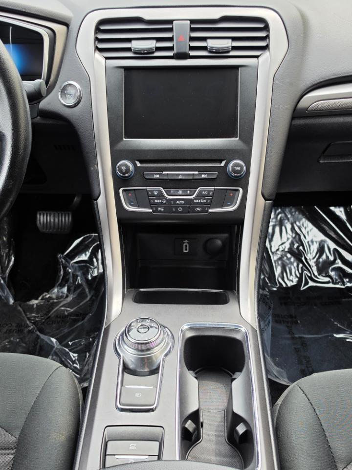 Ford Fusion Hybrid SE FWD 2017