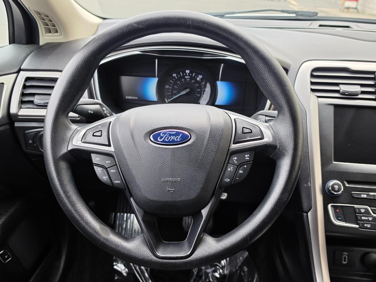 Ford Fusion Hybrid SE FWD 2017