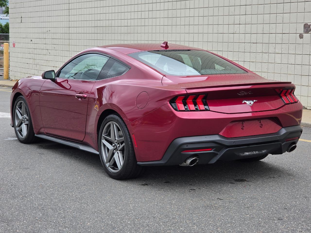 Ford Mustang EcoBoost Fastback 2025