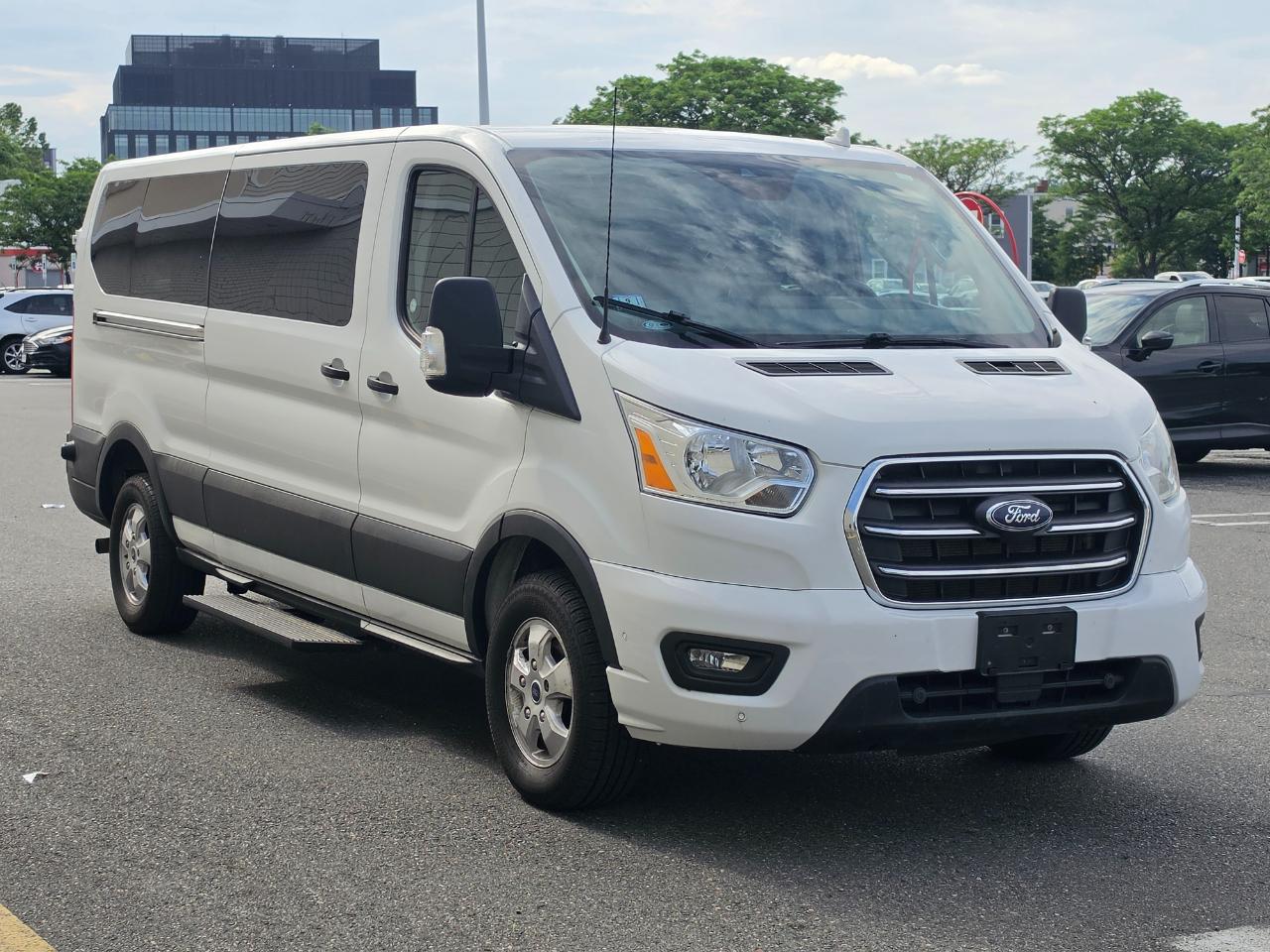 Ford Transit Passenger Wagon T-350 148" Low Roof XLT RWD 2020