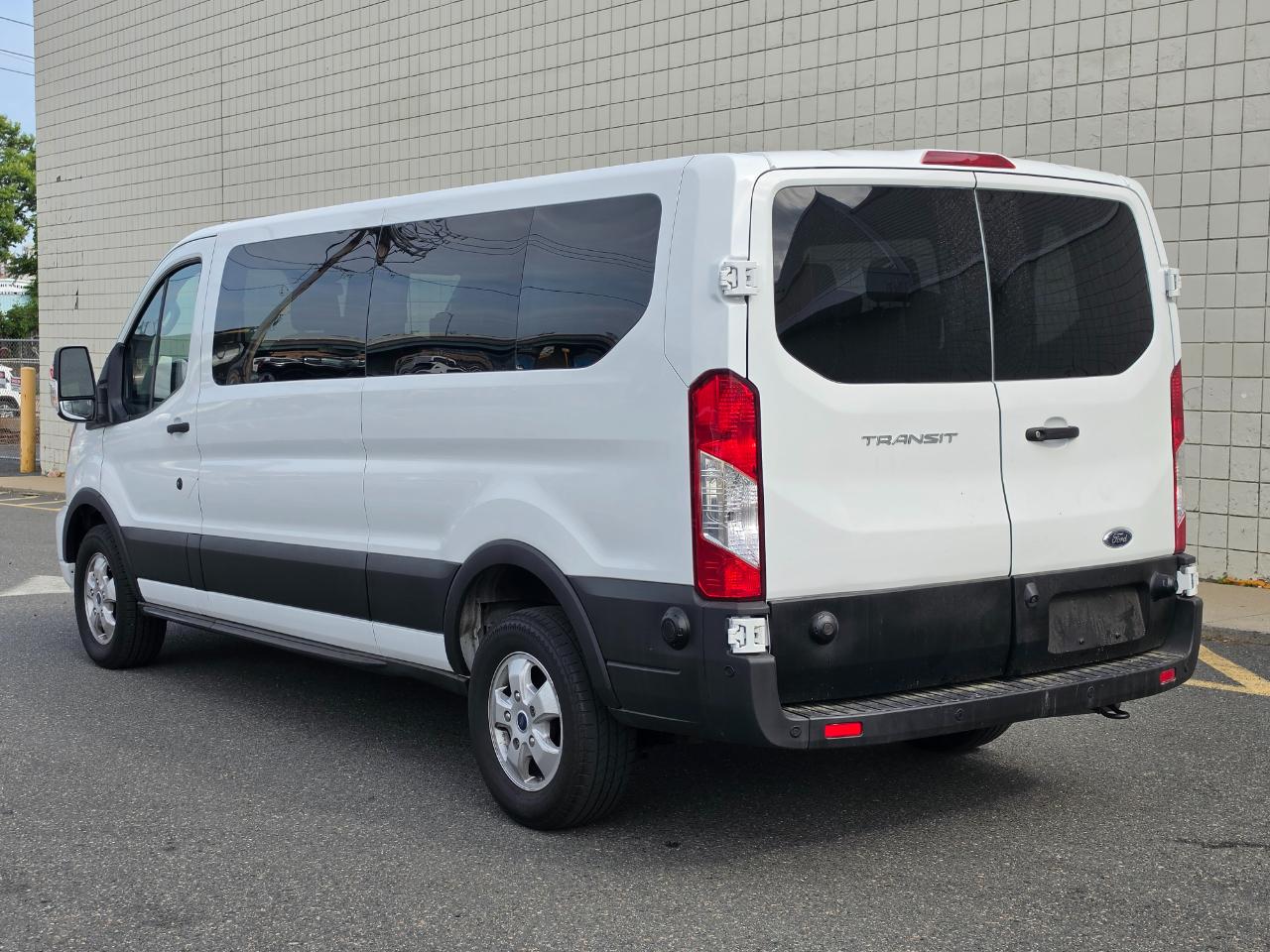 Ford Transit Passenger Wagon T-350 148" Low Roof XLT RWD 2020