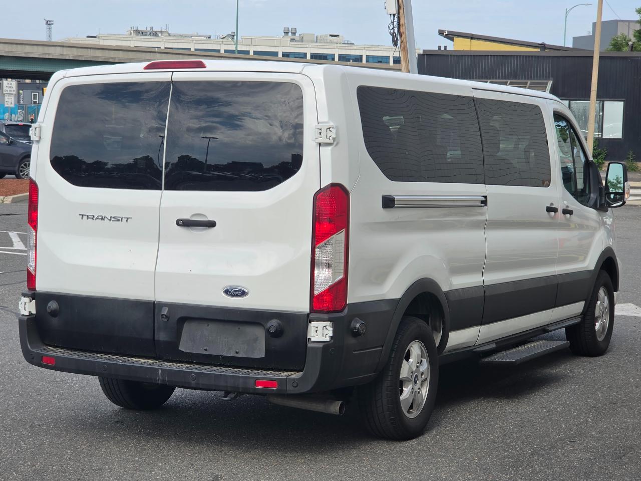 Ford Transit Passenger Wagon T-350 148" Low Roof XLT RWD 2020