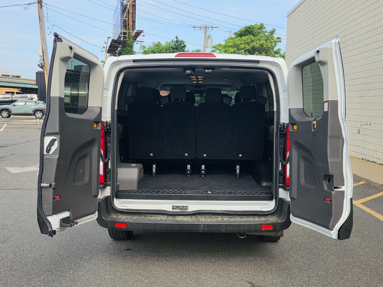 Ford Transit Passenger Wagon T-350 148" Low Roof XLT RWD 2020