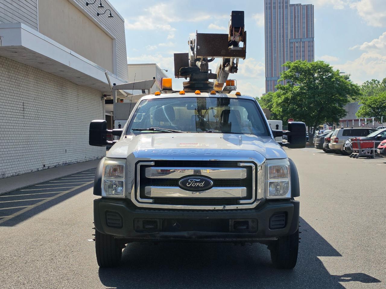 Ford Super Duty F-450 DRW 2WD Reg Cab 141" WB 60" CA XLT 2011