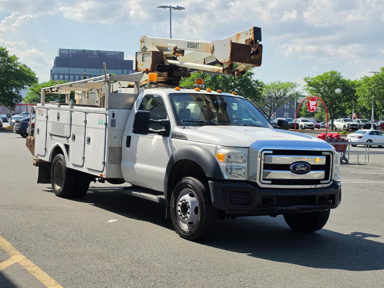 Ford Super Duty F-450 DRW 2WD Reg Cab 141" WB 60" CA XLT 2011