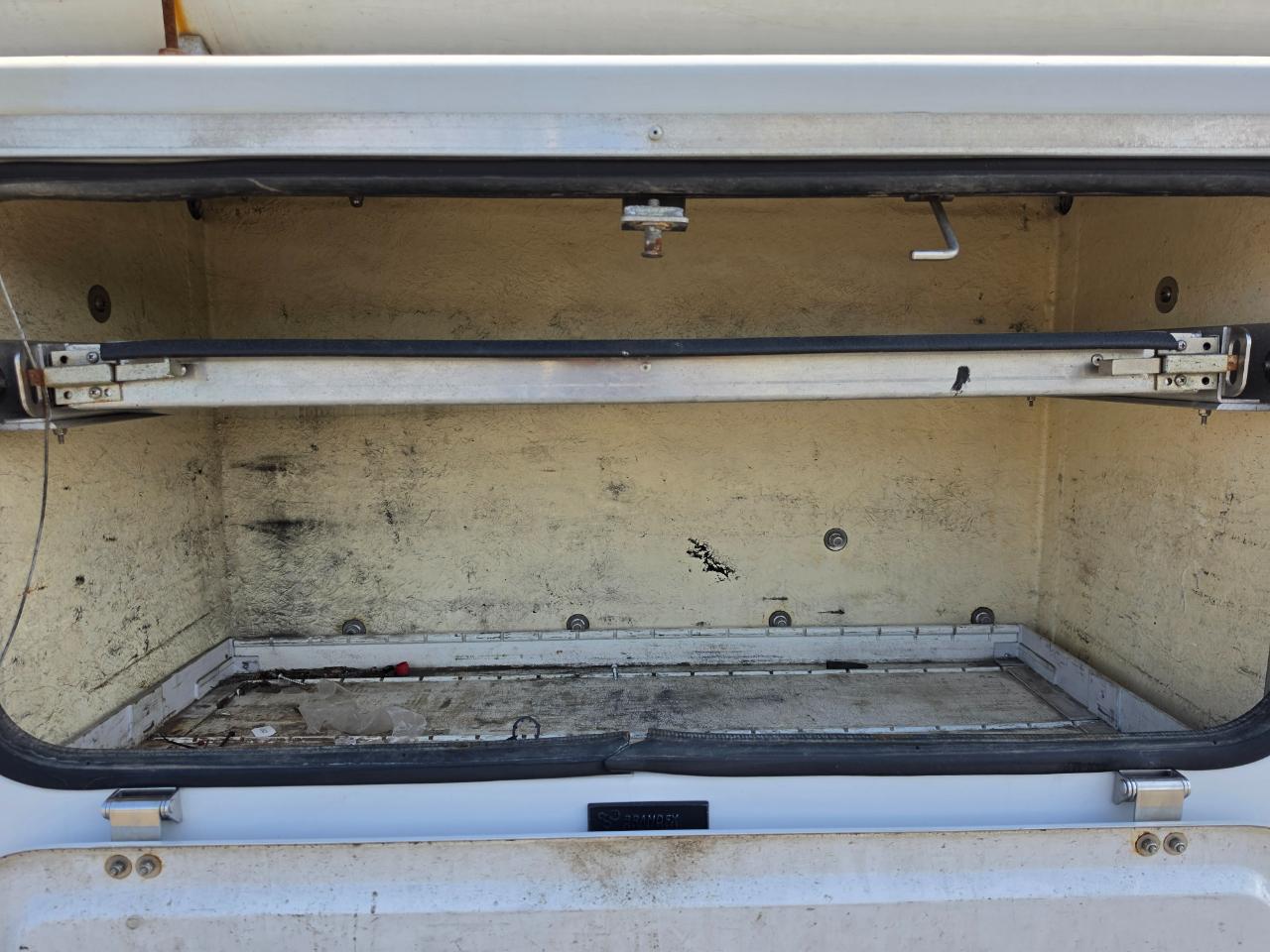 Ford Super Duty F-450 DRW 2WD Reg Cab 141" WB 60" CA XLT 2011