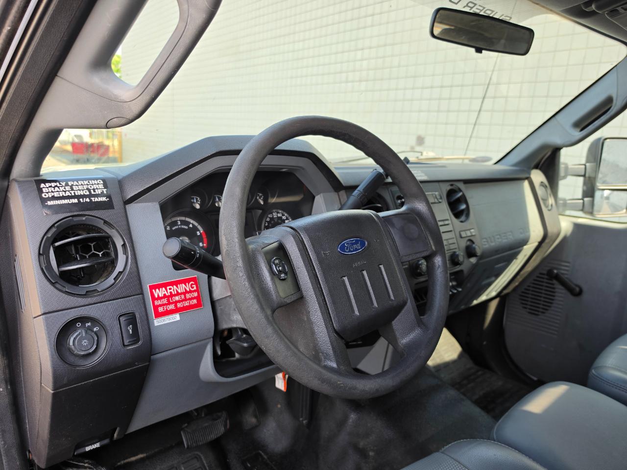 Ford Super Duty F-450 DRW 2WD Reg Cab 141" WB 60" CA XLT 2011