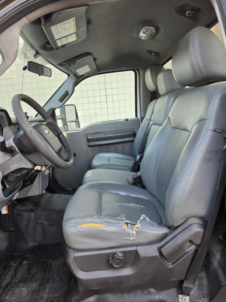 Ford Super Duty F-450 DRW 2WD Reg Cab 141" WB 60" CA XLT 2011