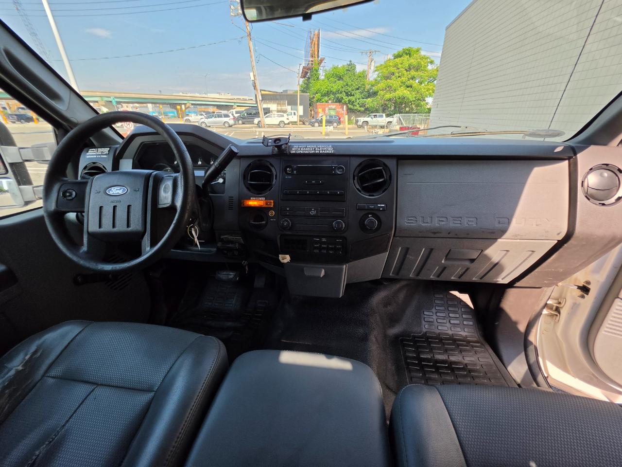 Ford Super Duty F-450 DRW 2WD Reg Cab 141" WB 60" CA XLT 2011