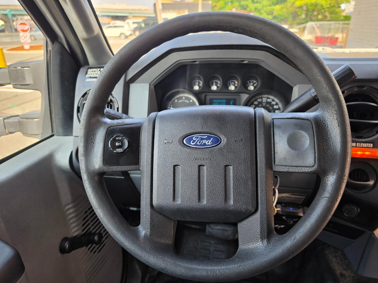 Ford Super Duty F-450 DRW 2WD Reg Cab 141" WB 60" CA XLT 2011