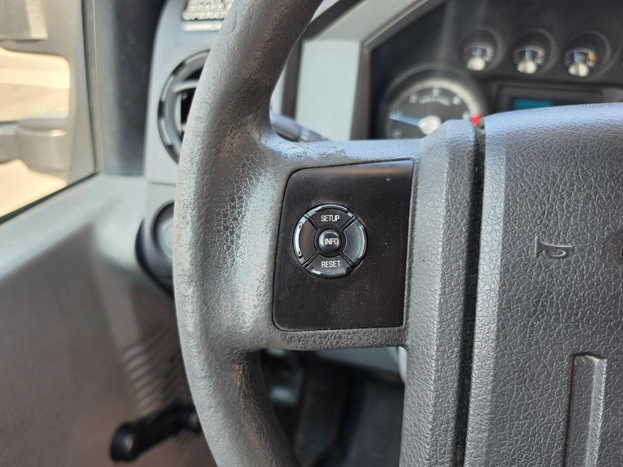 Ford Super Duty F-450 DRW 2WD Reg Cab 141" WB 60" CA XLT 2011