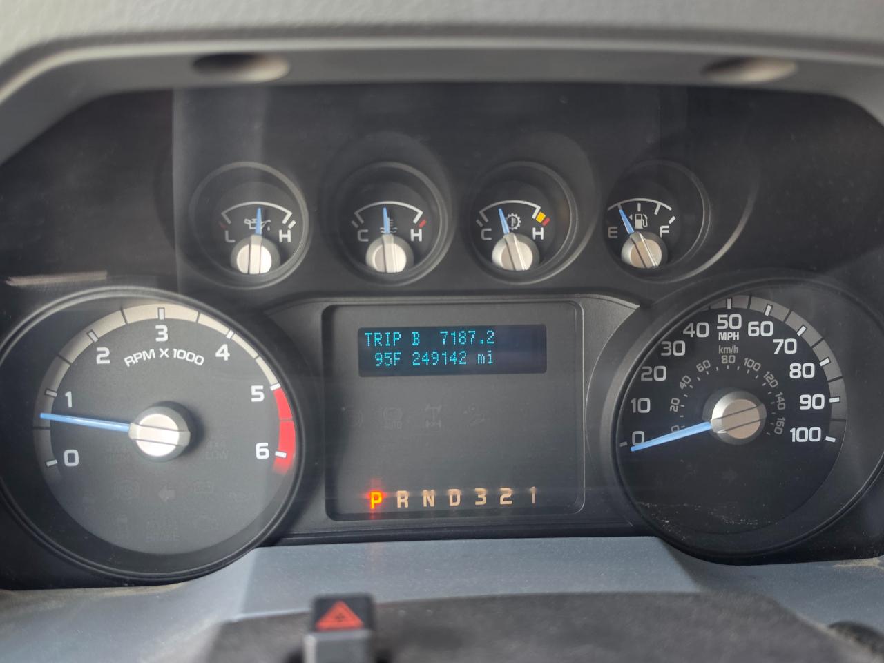 Ford Super Duty F-450 DRW 2WD Reg Cab 141" WB 60" CA XLT 2011