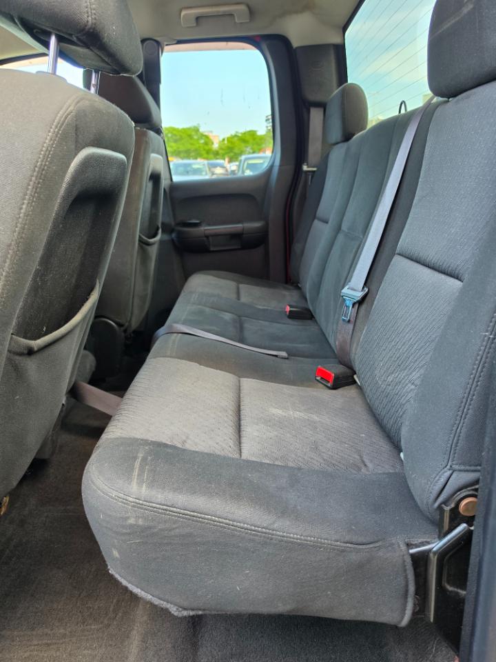 Chevrolet Silverado 1500 4WD Ext Cab 143.5" LS 2011