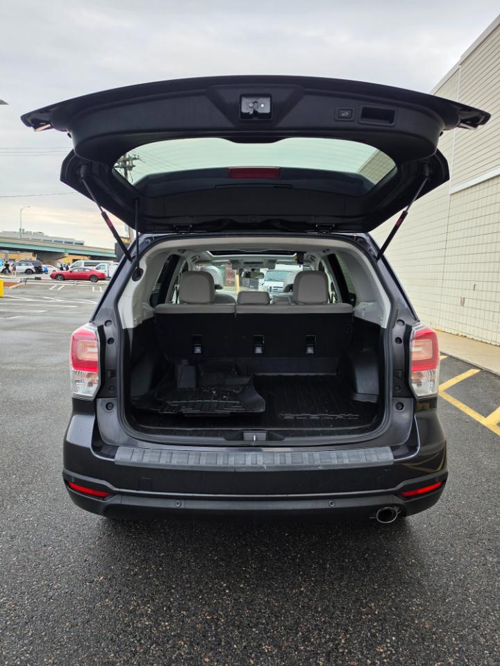 Subaru Forester 2.5i Limited CVT 2017
