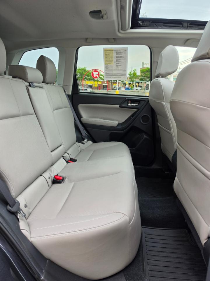 Subaru Forester 2.5i Limited CVT 2017