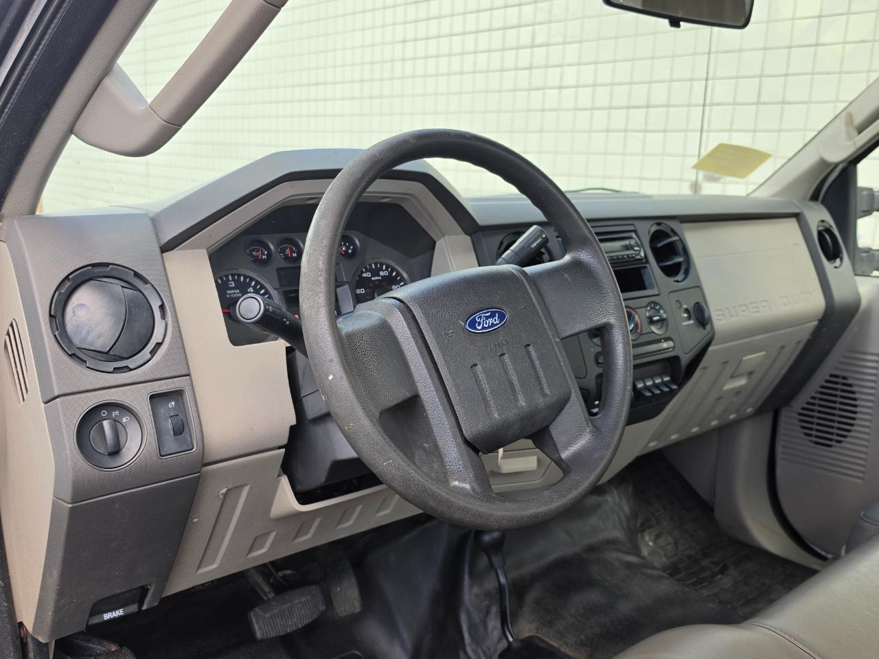 Ford Super Duty F-250 SRW 4WD Reg Cab 137" XLT 2008