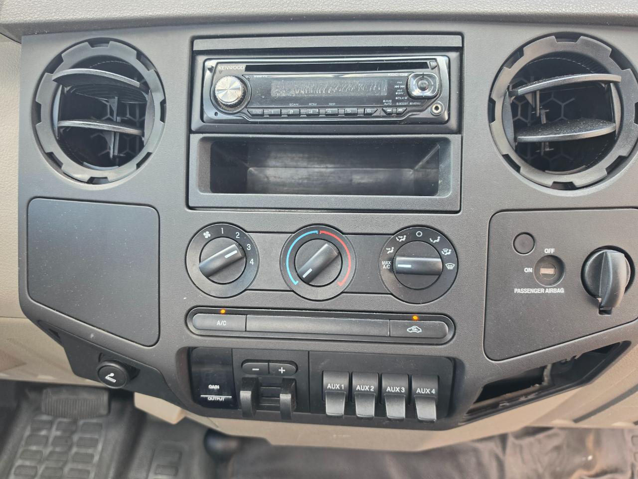 Ford Super Duty F-250 SRW 4WD Reg Cab 137" XLT 2008
