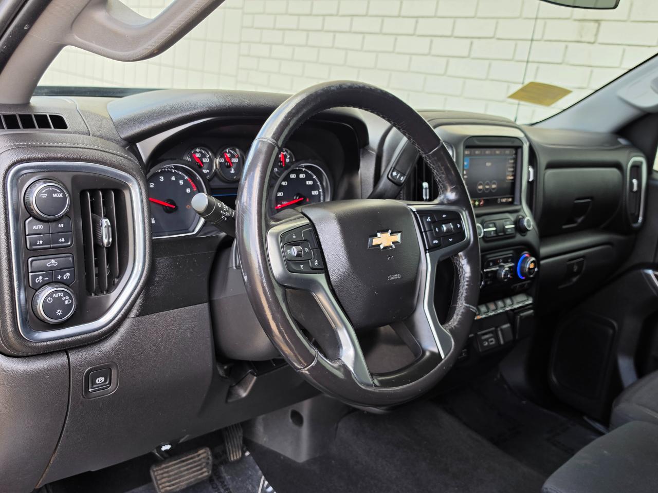 Chevrolet Silverado 1500 4WD Crew Cab 147" LT 2020